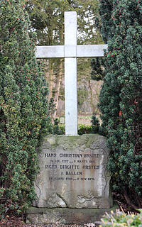 H.C. Ørsteds grav, Assistens Kirkegård, København, foto 2016