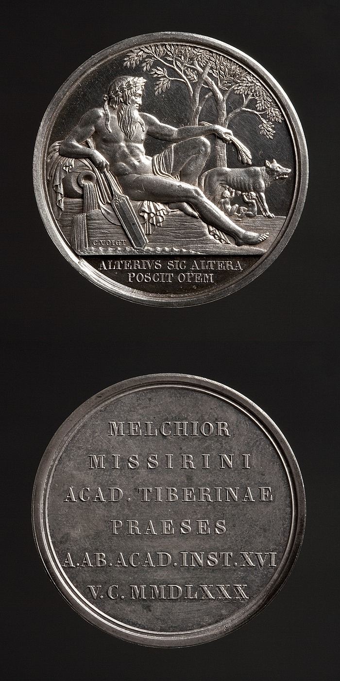 Medalje forside: Tiberflodens Gud og Romulus og Remus som dier ulvinden. Medalje bagside: Indskrift