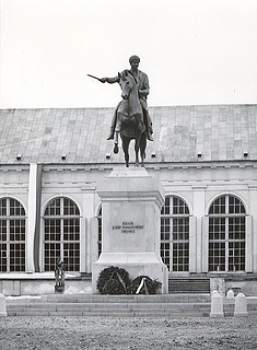 Opstilling af Poniatowski-statuen, Warszawa 1952