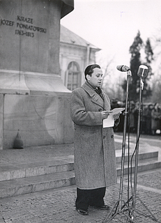 Jerzy Albrecht taler ved opstillingen af Poniatowski-statuen, Warszawa 1952