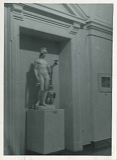 Thorvaldsen: Ganymedes med ørnen, marmor, Muzeum Narodowe w Poznaniu, foto 1947