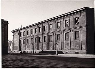 Museets sydfacade med den oprindelige facadepuds. Optagelse dateres til begyndelsen af det 20. århundrede. (Thorvaldsens Museum)