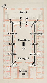 M.G. Bindesbøll: Grundplan, stueetagen med placeringsangivelse af stjernetegnene i korridorloftet. Danmarks Kunstbibliotek, inv.nr. 19265b