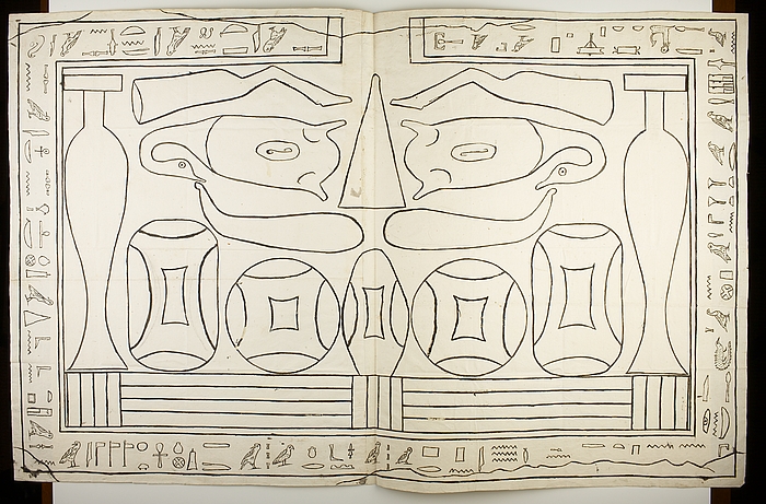 Relief med offergaver og hieroglyffer