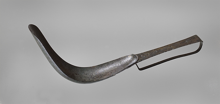 Strigil with maker's mark. Etruscan H2356 - Thorvaldsensmuseum