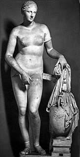 Colonna Venus, Roman marble copy of Praxiteles’ Aphrodite of Knidos, 364-363 BC, Pius-Clementine Museum, Vatican City, Rome, inv. no. 812.