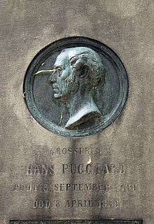 Bolette og Hans Puggaard gravmæle, Holmens Kirkegård, København